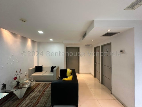 Edificio Remodelado En Venta Calle Boyaca Zona Centro Maracay Moderno Con Ascensor Planta Electrica Negociable Kg:25-1091