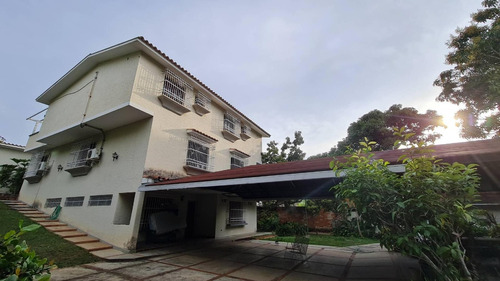 Casa En Calle Cerrada, Colinas De Guataparo Cod. 228743