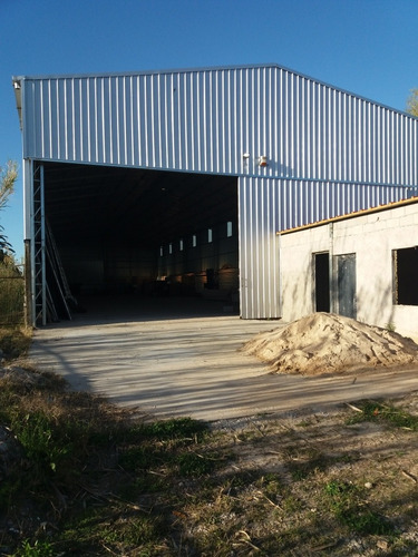 Intrusiones Y Mendoza Importante Local En Acesos De 900mt2