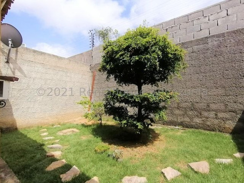Imagen 28 de 30 de Casas En Venta El Amanecer Cabudare Lara. 3 Habitaciones 2 Baños 2 P/e Cod # 22 - 7781 Katty Vasquez Rentahouse 412 - 1498654 Contactame! Excelente Precio De Oportunidad E Inversion. Negociable !!!