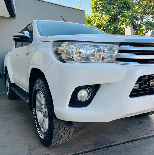 Toyota Hilux Caminhonete 2.8 16V SRV 4X4 DIESEL CABINE DUPLA AUTOMÁTICO