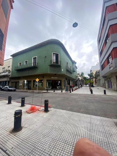 Ciudad Vieja Venta Edificio  Con 4 Locales Y 2 Apartamentos