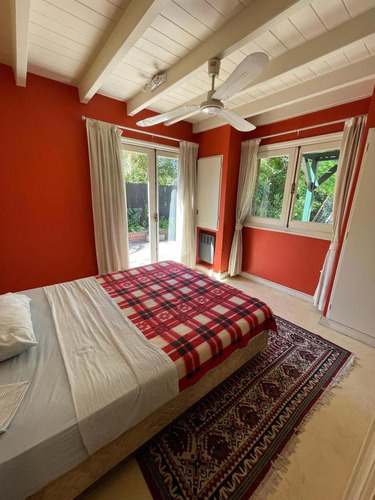 La Rosa 347, Adrogué Chalet Distribuido En 2 Plantas, Sobre 3 Lotes