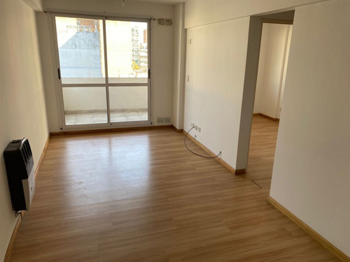 Imagen 3 de 8 de Departamento De 1 Dormitorio, Mendoza Casi Esquina Moreno.