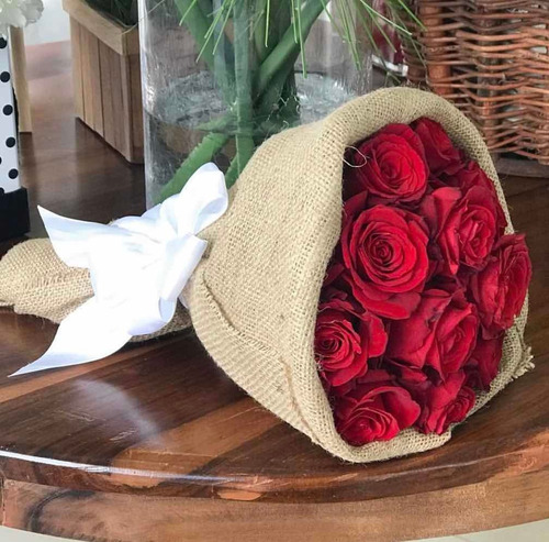 Imagen 3 de 5 de Has Tus Arreglos De Flores Y Vinos En @sorpresitas_katy