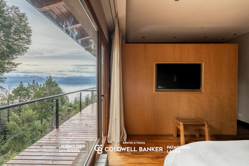 Venta - Exclusiva Casa De 8 Ambientes, 5 Dormitorios, 6 Baños En Barrio Las Vertientes.