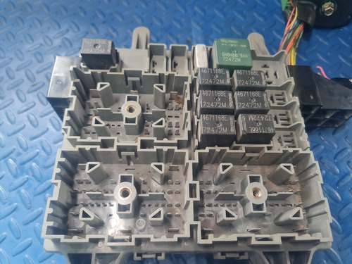 Arnes Conector Caja Fusibles Jeep Liberty 3.7 Litros 2003 (Usado)