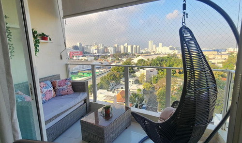 En Venta .apartamento En 8vo Piso Con Hermosa Vista. En Av