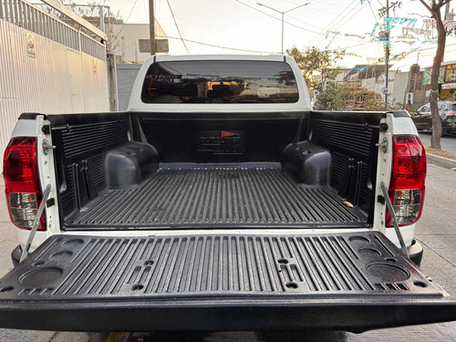 Toyota Hilux 2.7 Cabina Doble Sr Mt