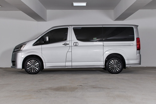 Imagen 2 de 15 de Toyota Hiace Wagon