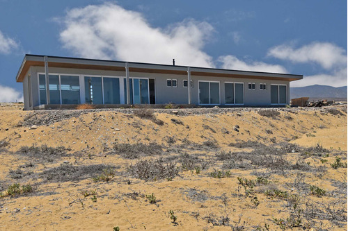 Imagen 1 de 10 de Excepcional Casa Con Amplio Terreno A Orilla De Playa
