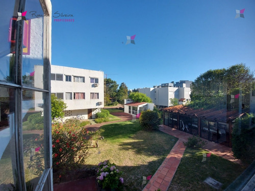 Muy Lindo Apartamento En Venta A Metros De La Playa - Ref: 9486