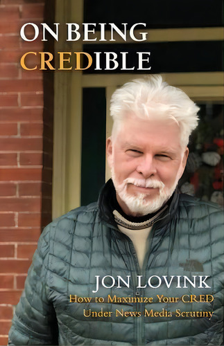 On Being Credible : How To Maximize Your Cred Under News Media Scrutiny, De Jon Lovink. Editorial Lovink Media Inc., Tapa Blanda En Inglés