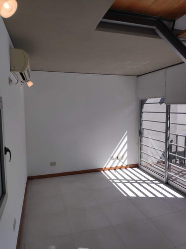 Depto. Duplex Venta Nuñez 3 Amb C/coch. 77 M.
