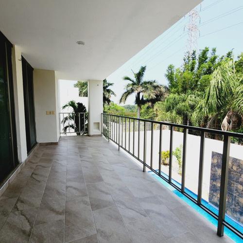 Casa En Venta En Veracruz Con Alberca, Fracc. Las Palmas De Medellín, Ver.