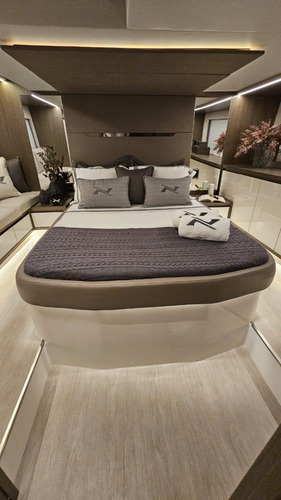 Lancha Nx50 Invictus! Navegabilidade, Design, 24 Pessoas