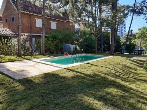 Imagen 16 de 17 de Casa De 3 Dormitorios Con Amplio Jardin Y Piscina, Totalmente Cercada.