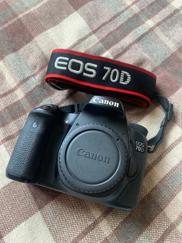 Camara Dslr Canon Eos 70d Con Lente 18-55 Mm Y 75-300mm