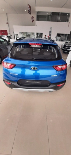 Imagen 13 de 15 de Kia Stonic Hibrido Turbo Full 2022