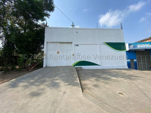 Maikelly Zabala Alquila, Buen Comercial Con Ubicación En La Zona Este Barquisimeto, Cuenta Con Oficina Amoblada Y 600 Mt2, Mz