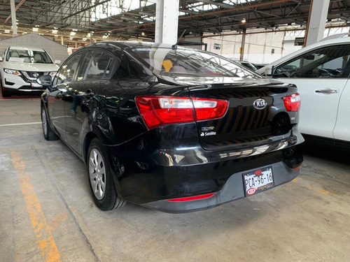 Imagen 4 de 13 de Kia Rio 1.6 Lx Sedan Std 6 Vel Ac 2017