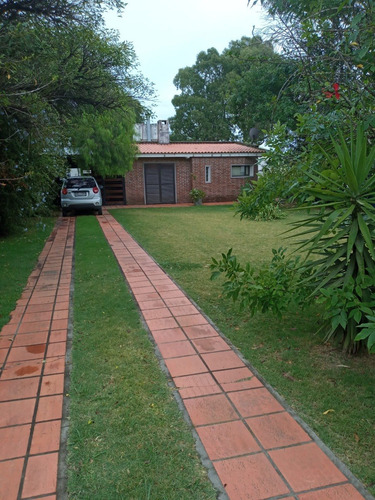 Imagen 1 de 6 de Casa En Playa Hermosa A 4 Cuadras De La Playa.