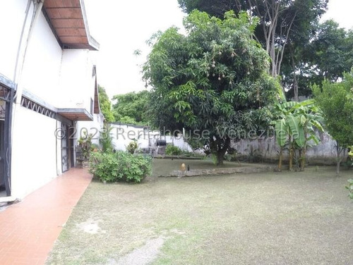 Yg Increíble Casa Con Dos Anexo, Potencial Para Remodelar Residencial O Comercial, Ubicada En Esquina Con Fácil Acceso En Venta En La Trinidad 24-1929 Ys