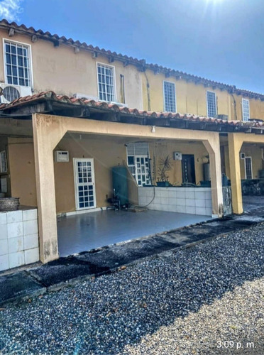 Century21 Monaco Tucacas Vende Townhouse