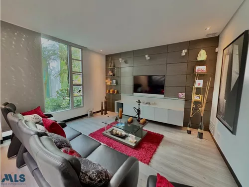 Hermosa Casa Con Energía Solar En Una Ubicación ...(mls#253904)