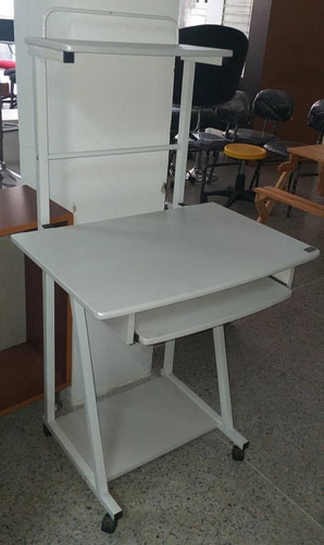 Mesa Para Computadora En Color Blanco