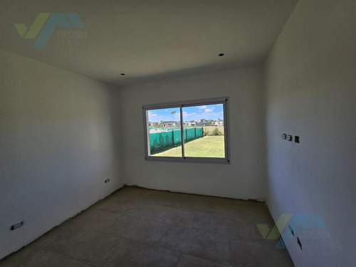 Casa En Venta 4 Ambientes En Santa Lucia - Pilar Del Este