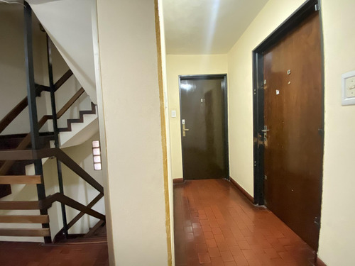 Departamento En El Centro En Venta De 1 Dormitorio Con Balcón Desocupado