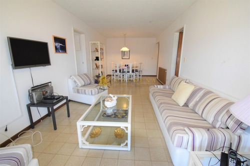 Apartamento En Brava, 2 Dormitorios Complejo Parquemar Center- Ref: 3803