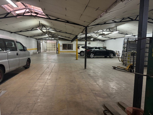 Local Comercial Con Galpón Y Estacionamientos En Los Carrera