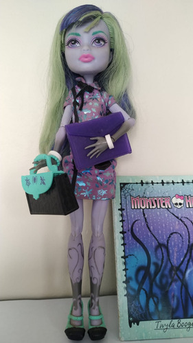 Boneca Monster High Twyla Boogeyman Com Acessórios