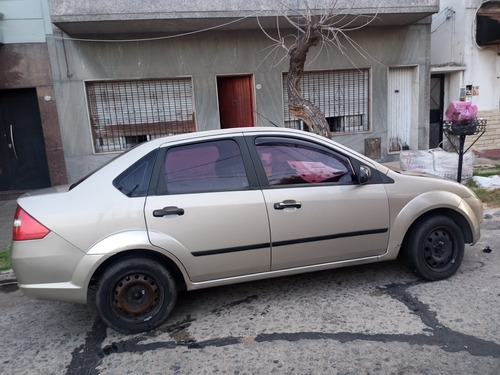 Imagen 7 de 10 de Ford Fiesta Max 2005 1.6 Max Amb Plus