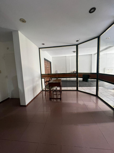 Oportunidad. Amplio Depto. Av. Libertador, Balcón Terraza, Cochera Y Baulera.