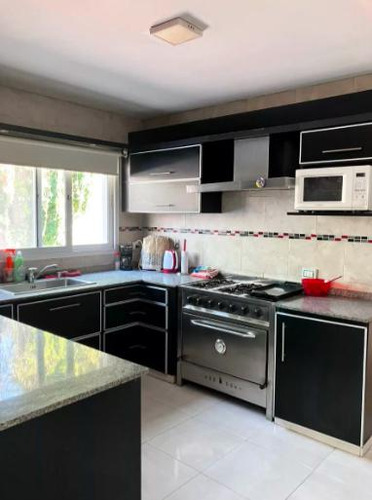 Casa En Venta Barrio Haras Maria Elena 4 Ambientes Fondo Libre Piscina