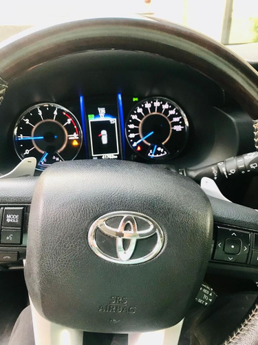 Imagen 10 de 12 de Toyota Hilux Sw4 Srx At