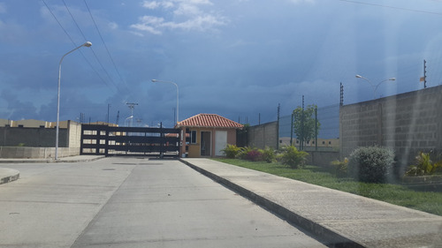 Imagen 9 de 10 de En Venta Townhouse En Parque Valencia Codigo 585599