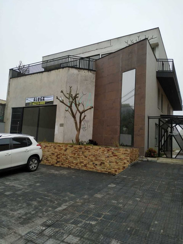Prédio Comercial Com Arquitetura Moderna