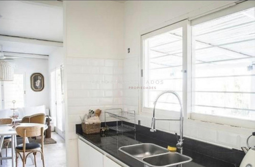 Casa En Venta De 3 Dormitorios En Manantiales- Ref: 3836