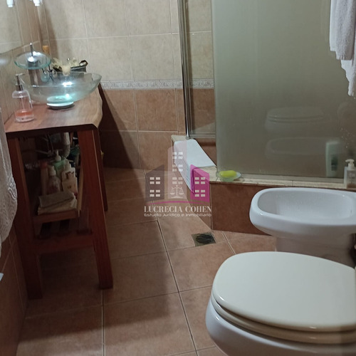 Hermosa Casa En Venta Más Dos Locales Comerciales- B° Parque Capital