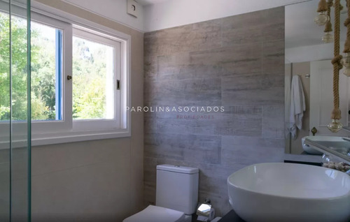 Hermosa Casa En Venta De 5 Dormitorios En Solanas, Punta Del Este.