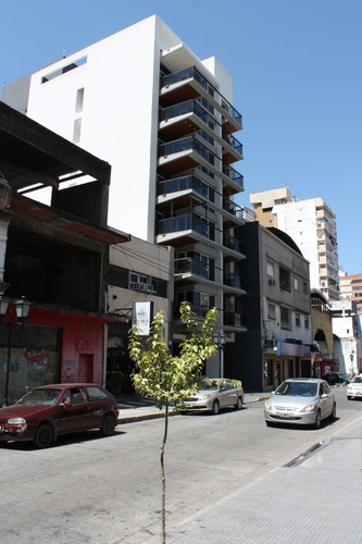 Imagen 1 de 10 de Hermoso Depto De 2 Dorm + Dep Con Cochera Y Baulera, B° Sur