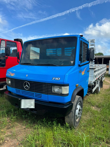 Mercedes Benz 710 Carroceria