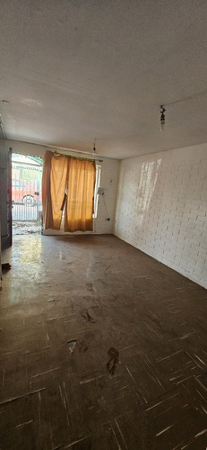Casa Con Amplio Terreno En Colina