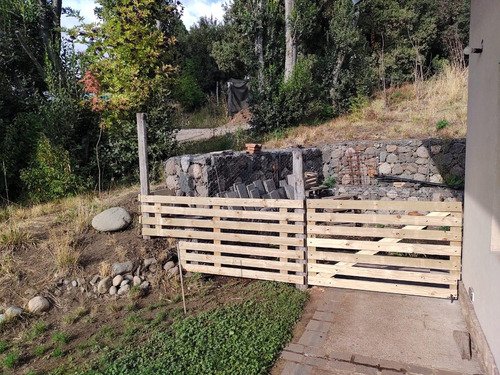 Casa En Venta - 3 Dormitorios 2 Baños - Cochera - 1.560mts2 - San Martín De Los Andes