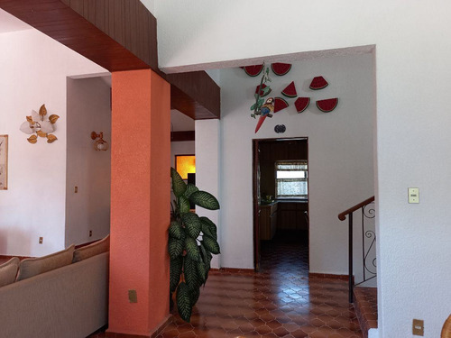 Casa Sola En Lomas De Atzingo, Cuernavaca, Morelos - Ber-1024-cs*
