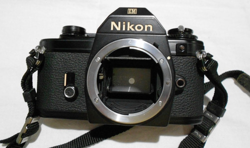 Câmera Nikon Em Analógica - Corpo